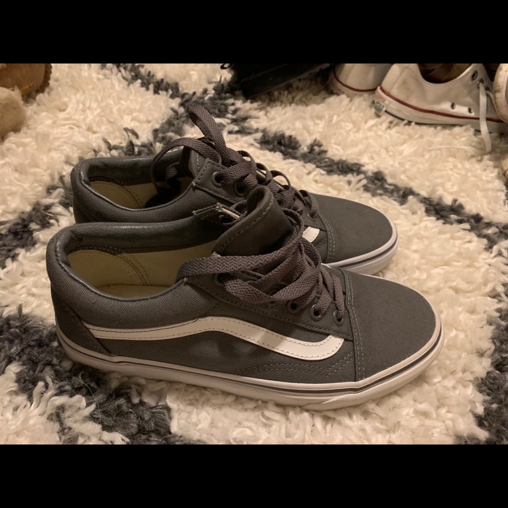 BRAND NEW VANS SIZE 7.5 WOMENS. NEVER BEEN WORN.